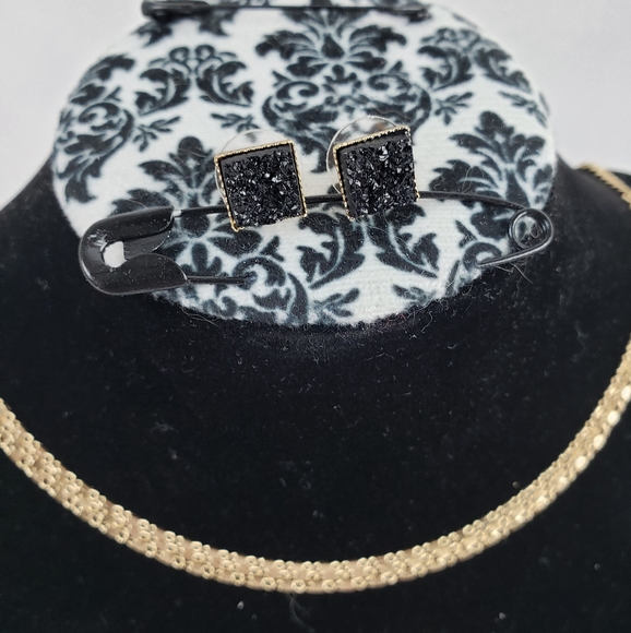 Violet Harper Isla Layered Necklace with Black Druzy Earrings - Picture 2 of 8